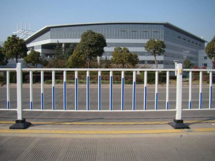 道路護(hù)欄多少錢一米？